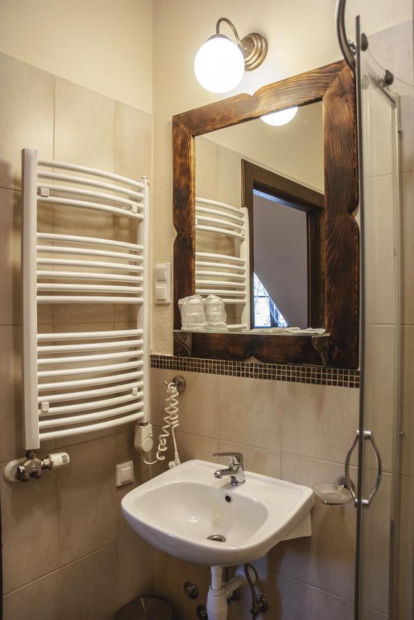 Hotel Pod Kogutkiem Krzywaczka ภายนอก รูปภาพ