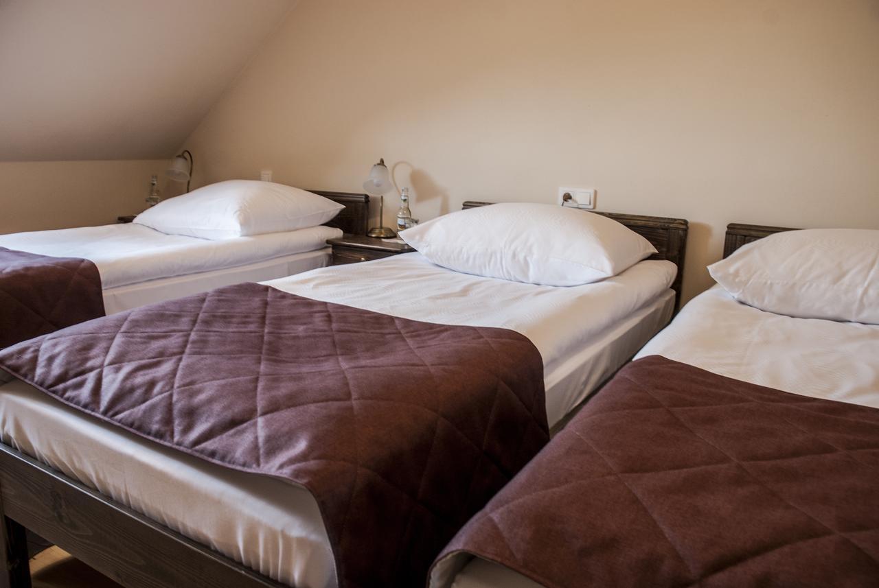 Hotel Pod Kogutkiem Krzywaczka ภายนอก รูปภาพ